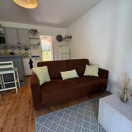 Apartment Avec Clim Pour 4 En Avec Piscine Saint-Raphael (Var)