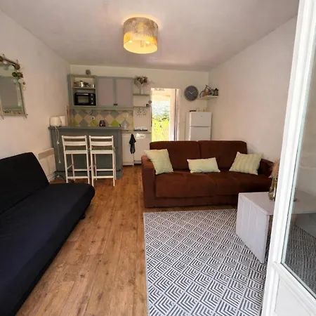 Apartment Avec Clim Pour 4 En Avec Piscine
