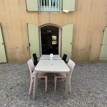 Apartment Avec Clim Pour 4 En Avec Piscine